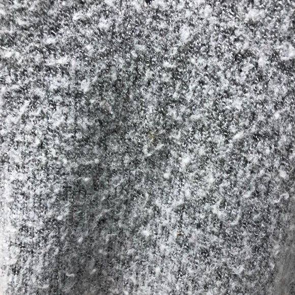 ROMEO + JULIET grey crop ruffle sleeve‎ sweater - Picture 2 of 7